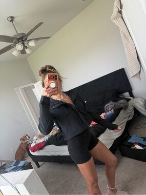 NWOT Gymshark Black Crop Zip-Up Jacket